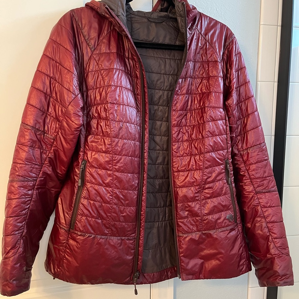 Mountain Hardwear Women’s Medium Puffer Jacket with Hood